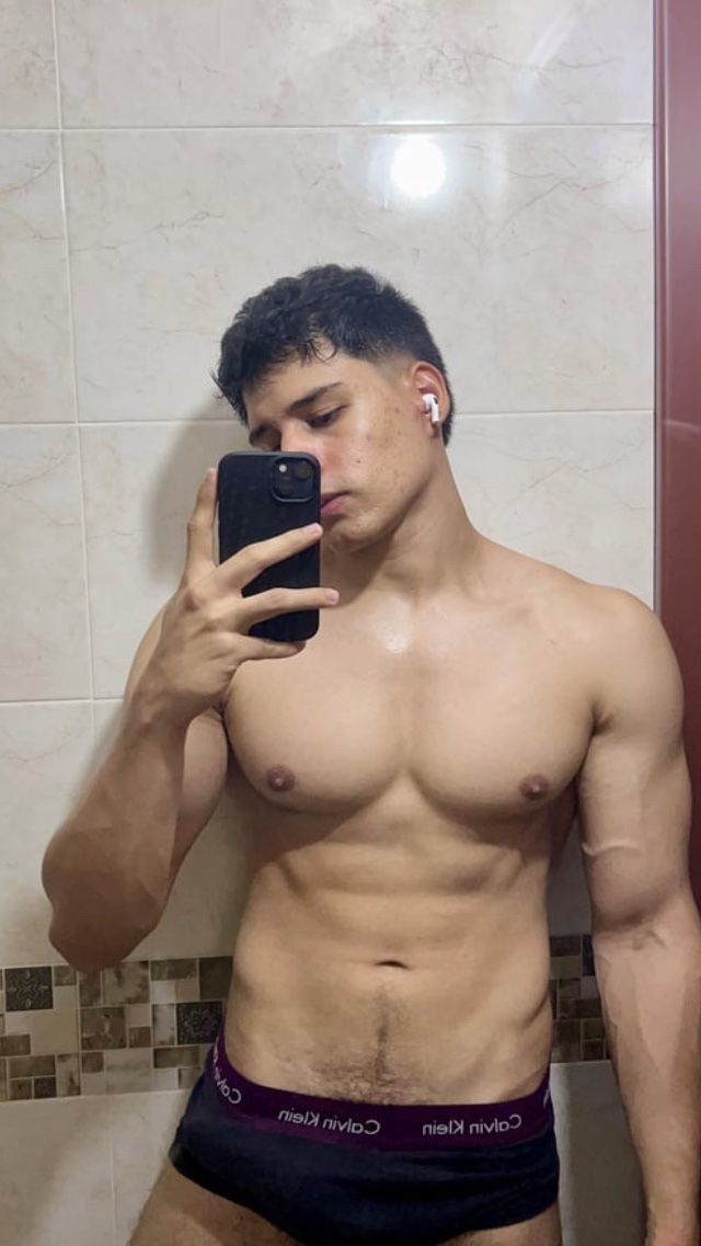 manugutii9's tweet image. esta mañana amanecí muuuy hot.. rt y te mando un regalito