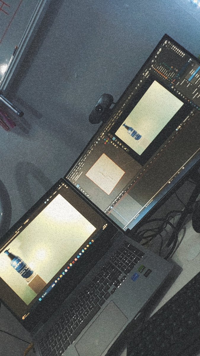 2earthUp's tweet photo. Workk timeeee #motiondesign https://t.co/qxSCqrzofB