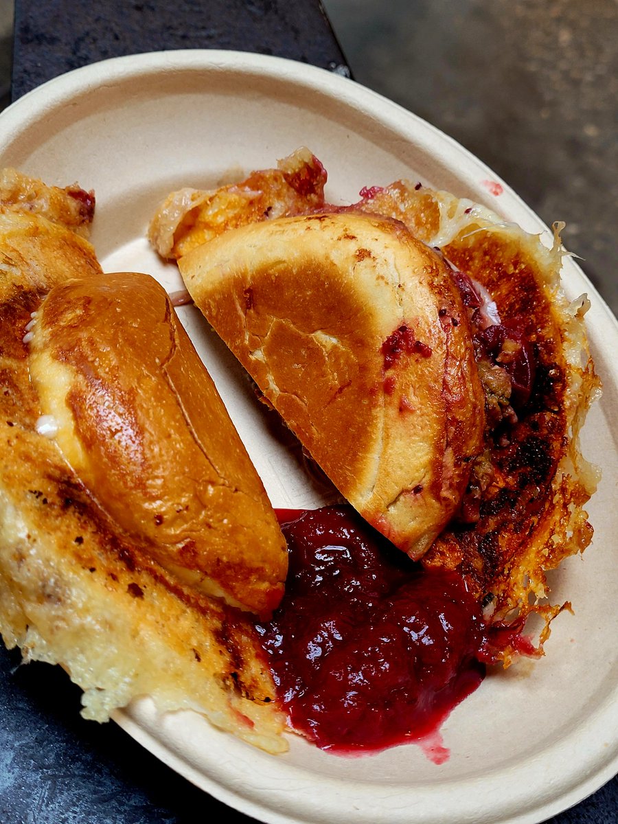 Sandra_Cole44's tweet image. If you&apos;re down at the Distillery Winter Village, remember to check out the Chefs Lane! Here is the incredible, wonderful, the remarkable Chef Claudio with his yummy Christmas Dinner on a Bun! Thank you Chef for the extra cranberry sauce! 😋 #Toronto
@claudioaprile #DistilleryTO
