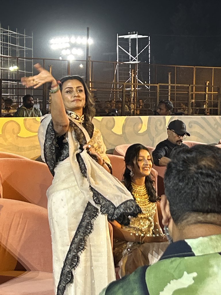 Saimudhiraj2002's tweet image. Namarata &amp;amp; sitara at the #GlobeTrotter event 
#Varanasi