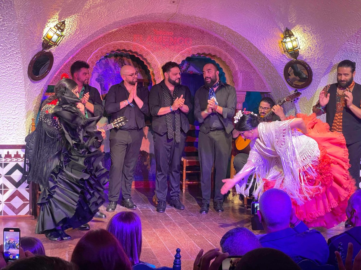 Feliz Día del Flamenco 
¿Qué mejor forma de disfrutar del Arte Patrimonio de la Humanidad que en el Tablao?
Vente al #tablao #Flamenco 
#díadelflamenco #díainternacionaldelflamenco #16N 
Los mejores tablaos 👇 zocoflamenco.com