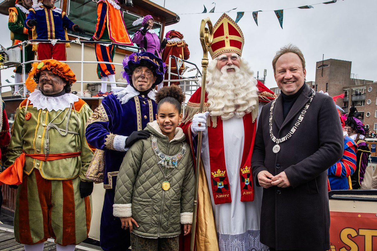 Met onze #kinderburgemeester Maylee mocht ik Sint en zijn pieten welkom heten in Almere. Wat een feestelijke intocht was het weer, met dank aan alle kinderen van Almere. Welkom #Sinterklaas!