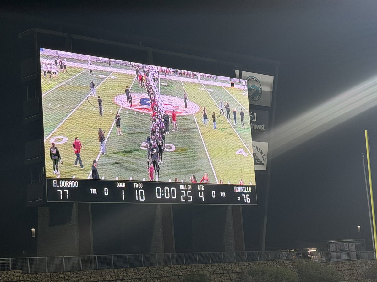 ray_rez06's tweet photo. What a game. Down big and they refused to quit. The El Dorado Aztecs fought back and won 77-76. Heart, discipline, and the mindset of true warriors. Proud to witness that fight tonight. El Paso football is different.

#TexasFootball #ElDoradoAztecs #ElPasoPride #WarriorMindset https://t.co/C221UtPfWd