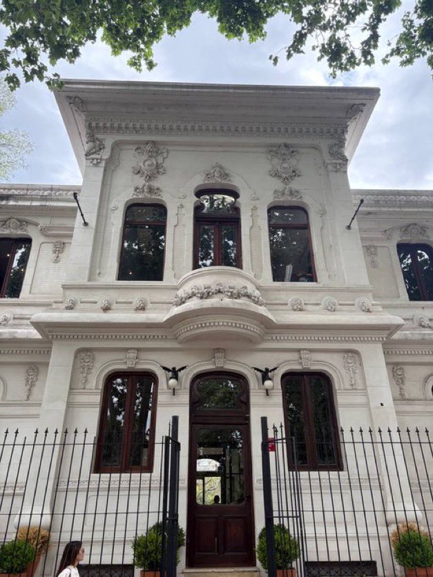 布宜诺斯艾利斯 Alignment 活动的场地布置，带有文化装饰