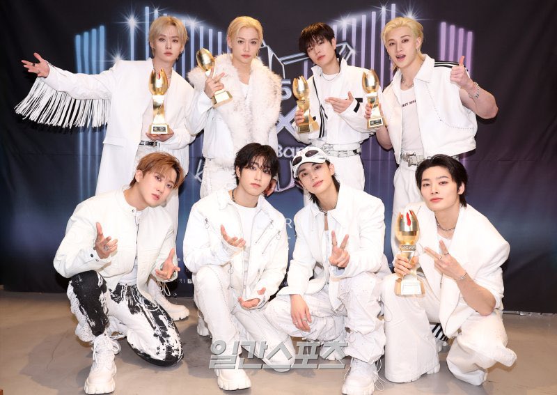 STAY8District's tweet image. Congratulations @Stray_Kids for winning 5 awards at the KGMA show!

🏆 Grand Record (Daesang)
🏆 Grand Honor's Choice (Daesang)
🏆 Best Popularity (Music Day)
🏆 Best Music 10
🏆 Best Selling Album

STRAY KIDS CLAIMS KGMA KARMA
#StrayKidsAtKGMA 
@Stray_Kids #스트레이키즈 #KGMA