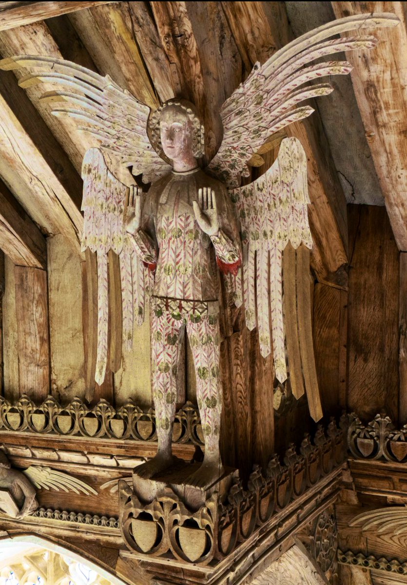 英国ノーフォークの聖アグネス教会の天井にいる天使さん。 パンツ