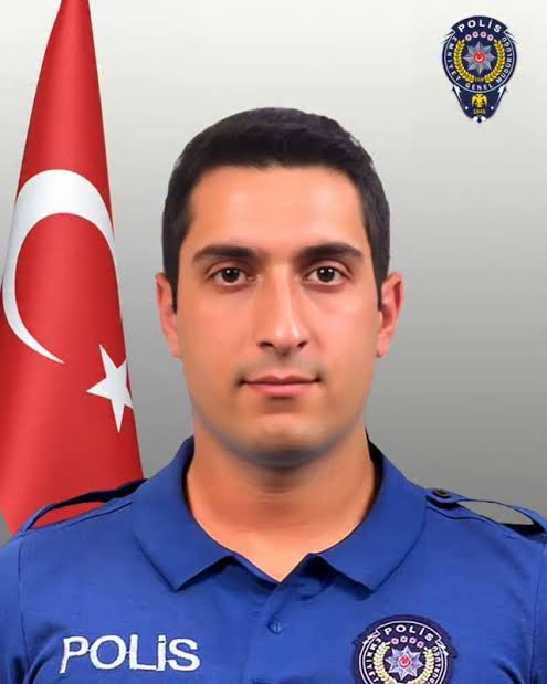 🇹🇷Aziz milletimizin başı sağ olsun🇹🇷

Manisa Bölge Trafik Denetleme Şube Müdürlüğü kadrosunda görev yapan Polis Memuru Ali BARUT, görev esnasında geçirdiği trafik kazası sonucu şehit olmuştur.

Şehidimize Allah’tan rahmet; kederli ailesine, Kahraman Emniyet Teşkilatımıza ve tüm