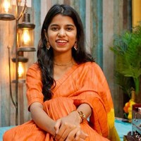 पहली फोटो है K C SINHA जी की है जो कि एक गणितज्ञ है जो कि प्रोफेसर, प्रिंसीपल और कई विश्वविद्यालयों में वाईस चांसलर रह चुके है और उन्होंने 70 से ज्यादा किताबे गणित के ऊपर लिखी है. साथ मे कई तरह के NGO के माध्यम से गरीब बच्चों की मदद करते रहते है ...
बिहार चुनाव 2025 में K C