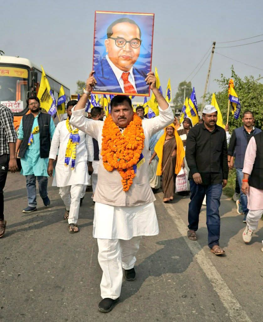 VinayPatelAAP's tweet image. #रोजगार_दो_सामाजिक_न्याय_दो_पद_यात्रा

आज चौथे दिन कटका सुल्तानपुर पहुंच चुका है।
@SanjayAzadSln