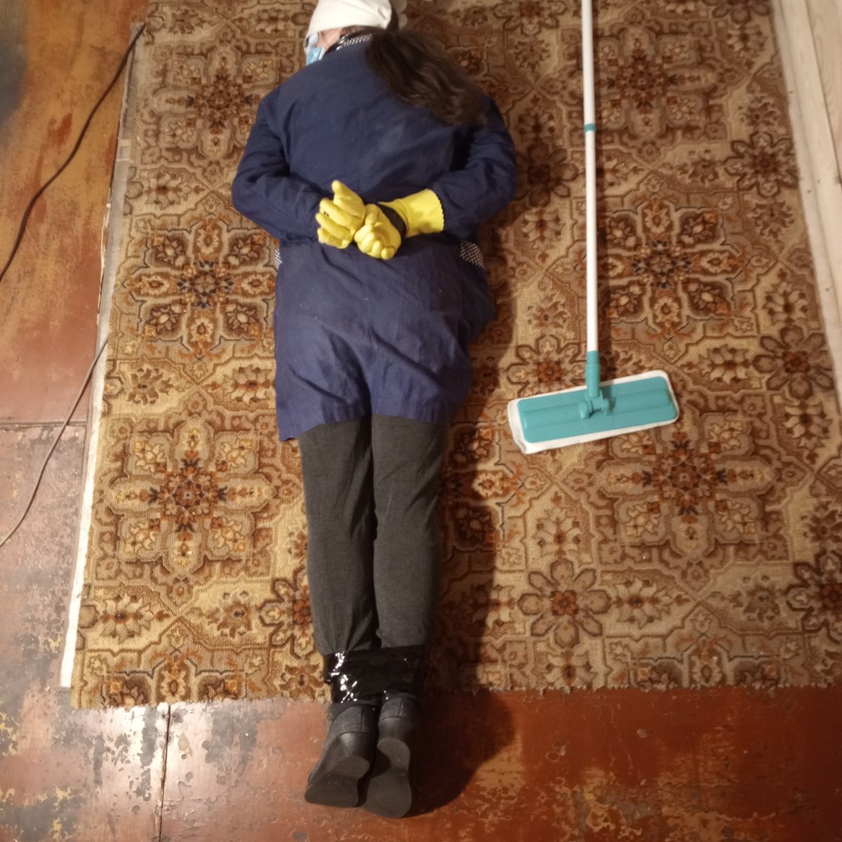 tenchku's tweet photo. cleaning woman in tape tied
 #拘束 #緊縛 #自缚 https://t.co/qztwp18glT