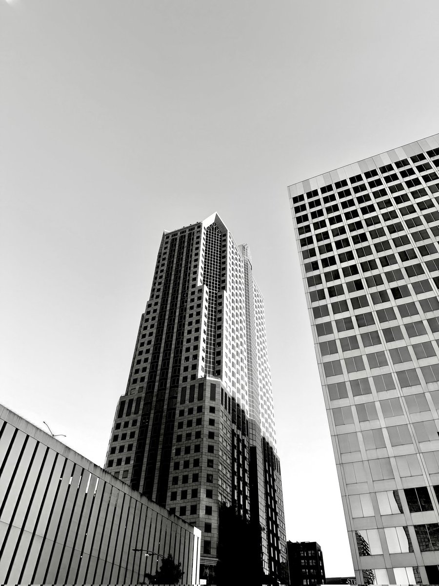 vintiga's tweet image. St Louis View

#StLouisView #View #LookingUp #Downtown #DowntownStLouis #StLouis #Outside #WalkAbout #PhotographyIsArt #Photography #BlackAndWhite #BlackAndWhitePhotography #ShotOniPhone #iPhone #iPhone17 #iPhone17ProMax