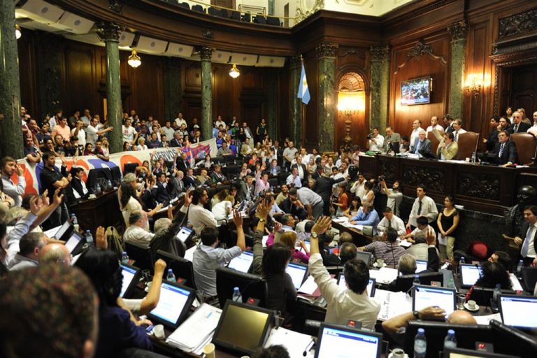 Hoy 15 de Noviembre recordamos el día que la lucha se hizo ley.

​La Ley de Restitución Histórica (2012) oficializó la posibilidad de que San Lorenzo recuperara el histórico "Gasómetro" de Av. La Plata. Fue el primer paso, logrado por la gente del Ciclón, para volver a casa.