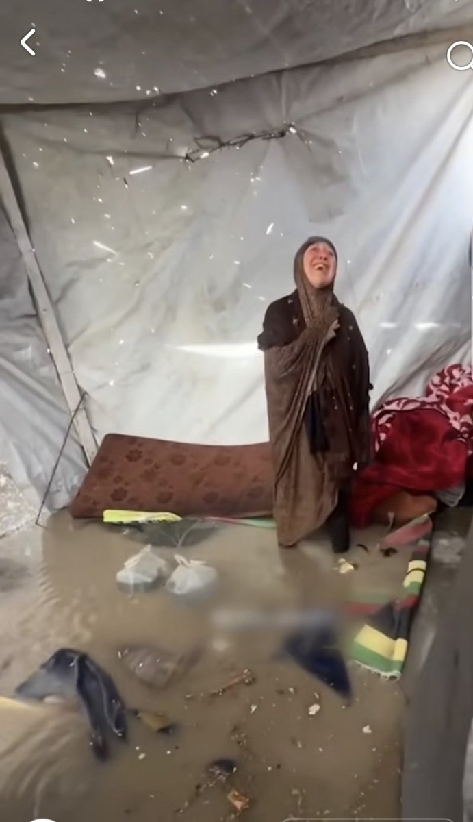 Help_Mazlum2's tweet image. Vicdanı buz tutmuşlar, Gazze&apos;yi anlayamaz ki!

#WinterHasComeToGaza yazıyoruz.