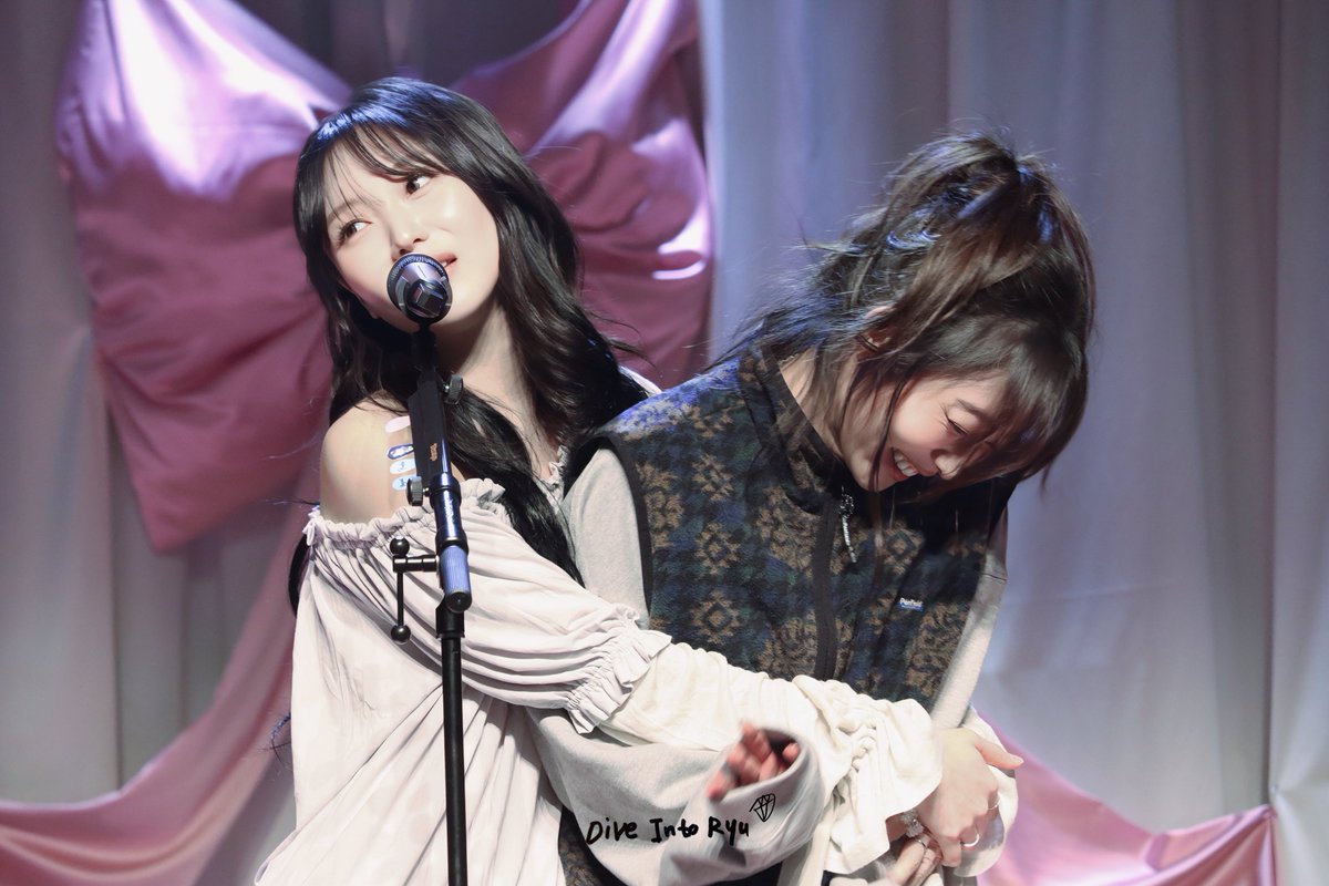251115 생일콘서트<IT＇S MY PARTY>1회차
진짜 말티푸와 치와와같아 

#러블리즈 #LOVELYZ 
#류수정 #서지수