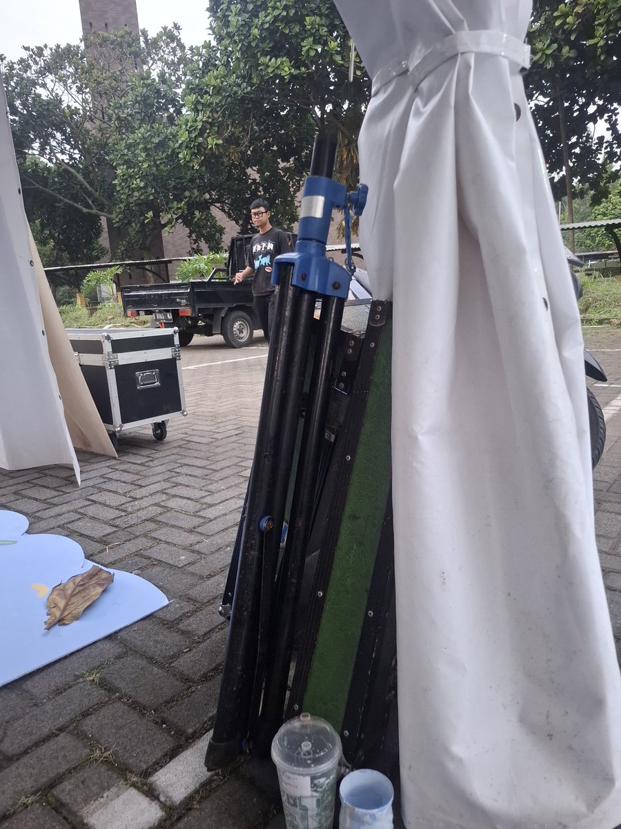 ssaaeca's tweet image. berharapnya ketiban uang 3m, ternyata takdirnya ketiban besi... gapapa #proses