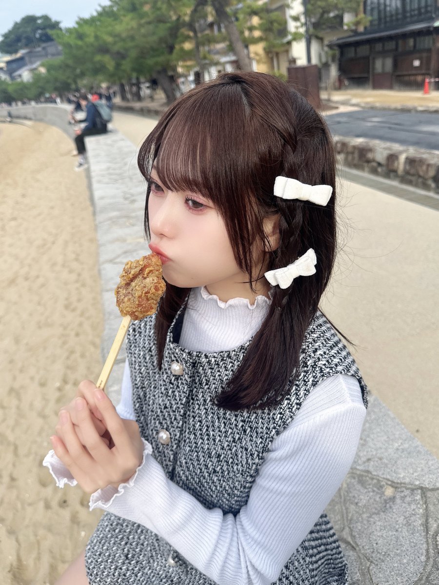 MomokoHashimoto's tweet image. おやもーこ🛌🍑

あげもみじ、中身はなに味でしょ〜？🥺
さくさくでおいしかったあ˶&amp;gt; &amp;lt;˶

#高嶺のなでしこ #たかねこ