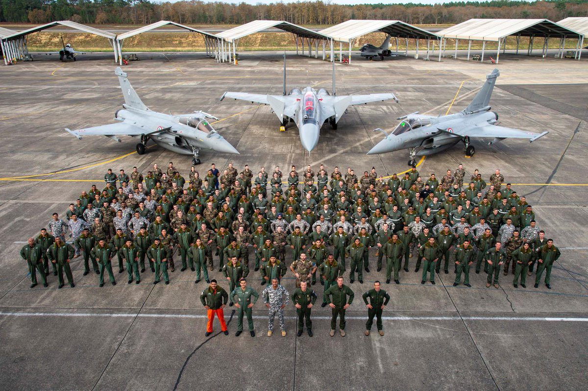 CEM_AAE's tweet photo. हमारे यहाँ आपका स्वागत है 
Bienvenue chez nous.
L’exercice #Garuda25 débute à Mont-de-Marsan : Rafale 🇫🇷 et Su-30 🇮🇳 s’entraînent ensemble à des missions de haute intensité. 
Une coopération stratégique qui renforce chaque jour notre partenariat aérospatial. ✈️🤝 @IAF_MCC https://t.co/DyASLbuteK