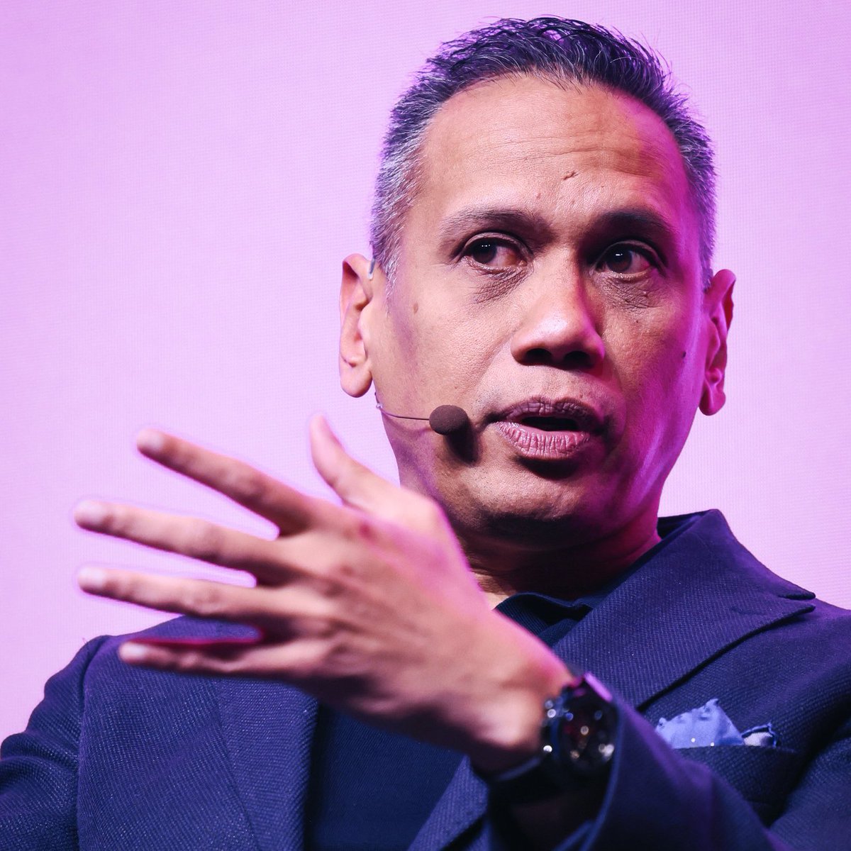 FabrizioRomano's tweet image. 🚨🔵⚪️ Como president Mirwan Suwarso: “Cesc Fabregas never told me he wants to leave the club. There were a lot of speculations last summer but I was calm as he never wanted to go”.

“I’ve told Cesc I’d love him to indicate our future manager for the next years”, told Sky Sport.