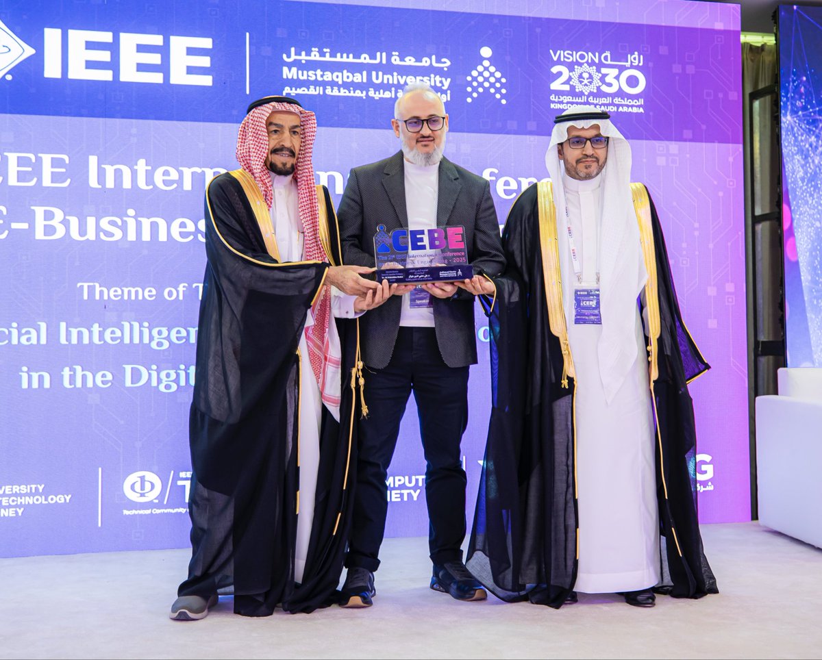 تكريم |
كرّم سعادة رئيس مجلس الأمناء وسعادة رئيس #جامعة_المستقبل، سعادة الدكتور علي محيي الدين شكر من جامعة الملك عبدالله للعلوم والتقنية، وذلك بصفته المتحدث الرئيسي للمؤتمر الدولي الحادي والعشرين لهندسة الأعمال الرقمية في يومه الثاني.

#جامعة_المستقبل
#ICEBE2025
#IEEE
<a href="/IEEEorg/">IEEE</a>