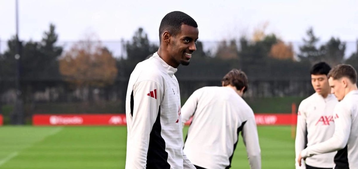 AnfieldEdition's tweet photo. Sweden boss Graham Potter on Isak's fitness: "He's had a good week, he's available.

"But we have to be smart with him because he's been out for a while. He's not ready to play two matches for 90 minutes. We have to wait and see until tomorrow." https://t.co/2ngmCY3DNZ