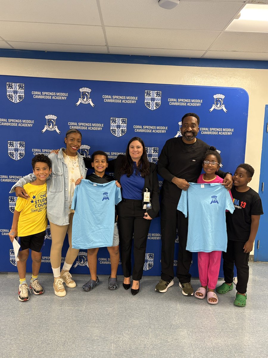 CSMiddleSchool's tweet image. 🌟 Cambridge Academy Showcase🌟
featuring food trucks, clubs, innovative programs, raffles, on-site registration, and our popular T-shirt photo station! LED by @BettyOpthof 💙🐎@BCPSNorthRegion @donna_mbaker @MsSlesinski 
📅Upcoming:
Dec 9 — @browardschools showcase