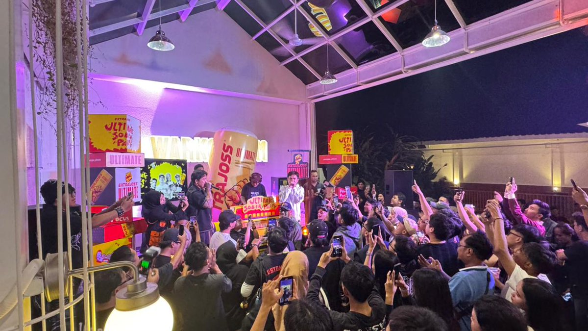 Sannydi0's tweet image. malem minggu kalian ke mana? ketemu di warkopolim bogor yok! ada extra joss #ultimatesoberparty nih di sini. kapan lagi party tapi nggak mabok malah makin seger karena minumnya extra joss! yang nge-DJ-in ama pee wee gaskins pula. yok lah gaskeuns!