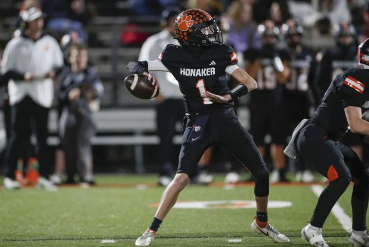 REGION 1D FOOTBALL: Honaker's young guns get it done on both sides of the ball in 56-19 win over Northwood russell.k12.va.us/o/hhs/article/…