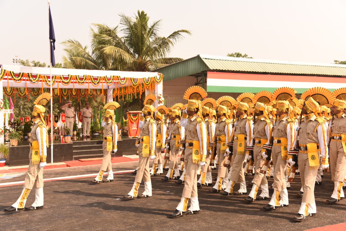 CISFTraining's tweet image. ✨ Passing Out Parade – 47th Batch, Constable/GD | CISF KRTC Mundali ✨
Dr. Shikhar Sahai, IG/NES-II, graced the Passing Out Parade as the Chief Guest, where 1128 Constables/GD successfully passed out after completing their rigorous training. 🇮🇳

#CISF #cisftraining @CISFHQrs