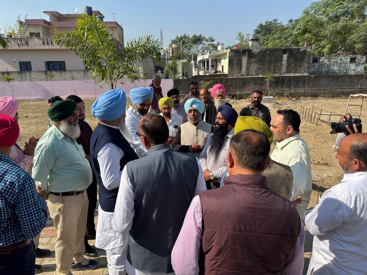 ILalpura's tweet image. Today, we held a meeting regarding all the preparations and arrangements, and everyone fulfilled their responsibilities with full dedication. This hospital will be a big relief and support for the people of our village and the entire area. 🙏

#Dumewal #Seva #CommunityDevelopment