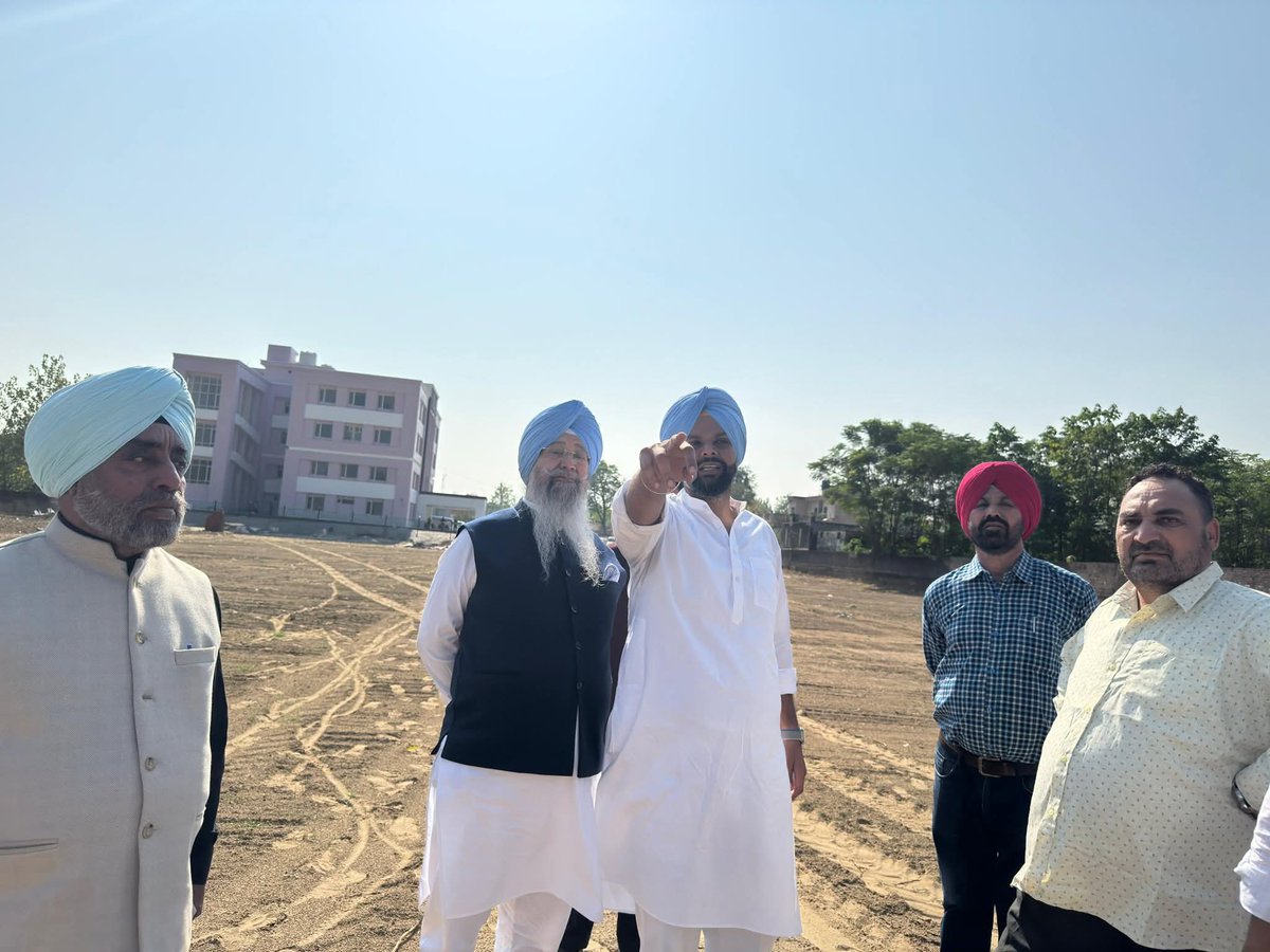 ILalpura's tweet image. Today, we held a meeting regarding all the preparations and arrangements, and everyone fulfilled their responsibilities with full dedication. This hospital will be a big relief and support for the people of our village and the entire area. 🙏

#Dumewal #Seva #CommunityDevelopment