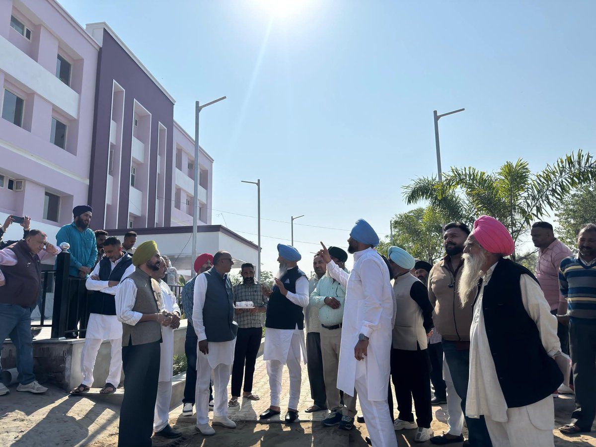 ILalpura's tweet image. Today, we held a meeting regarding all the preparations and arrangements, and everyone fulfilled their responsibilities with full dedication. This hospital will be a big relief and support for the people of our village and the entire area. 🙏

#Dumewal #Seva #CommunityDevelopment