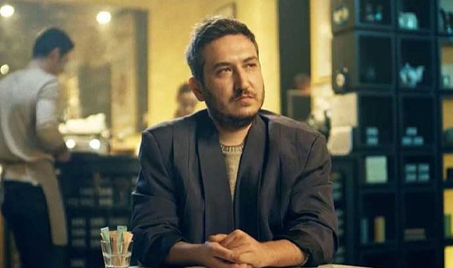 Feyyaz Yiğit:

 "Elimden gelse evden çıkmam.

Evde olduğum her an evden çıkmamaya çalışıyorum, dışarıda olduğum her an da eve gitmeye çalışıyorum."