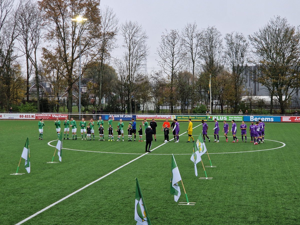 En de wedstrijd is begonnen 💚🤍