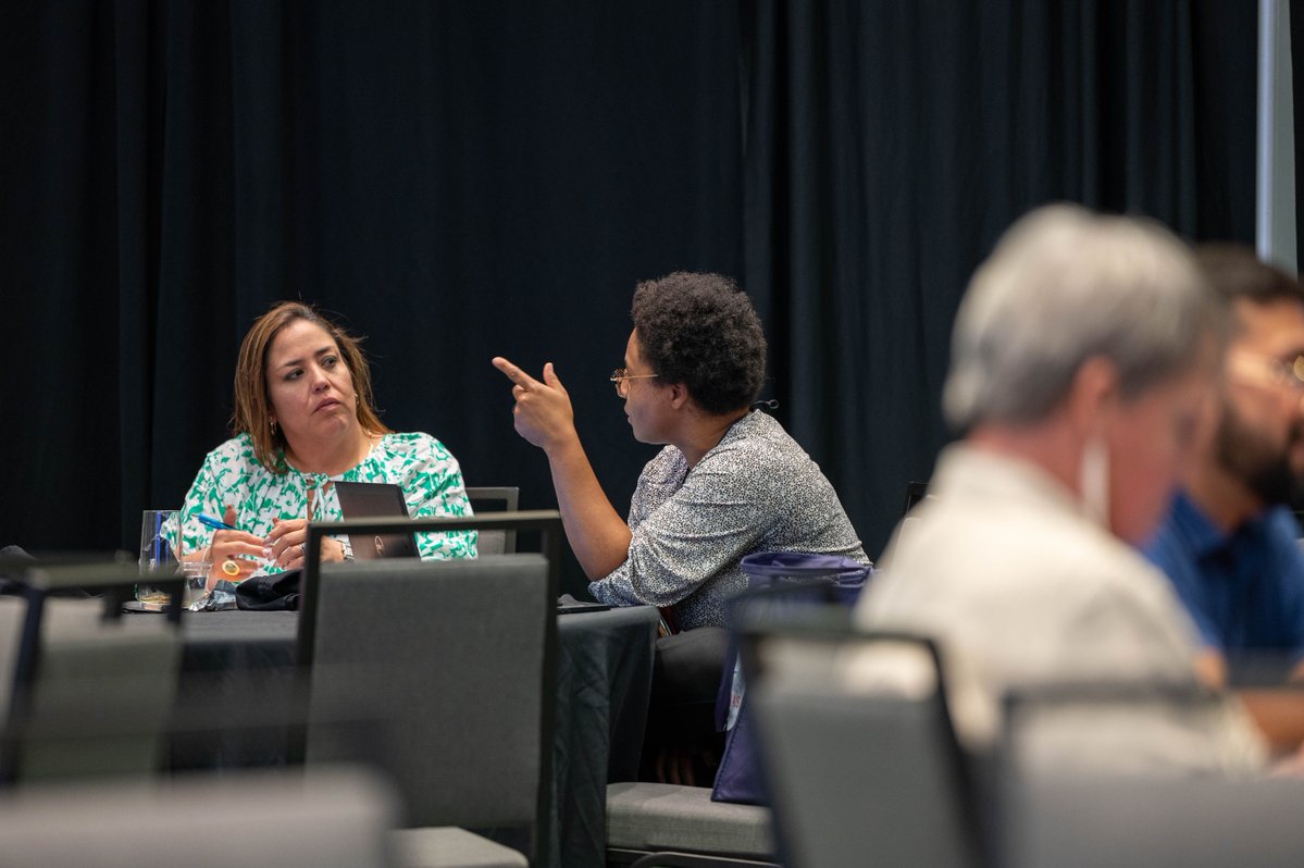 Our FAVORITE group chats are always going to be in person. But Texas is a big state, y'all! So sometimes online is just more convenient.

Our next online group chat is December 15. Maybe we'll see you?
literacytexas.org/calendar/group…