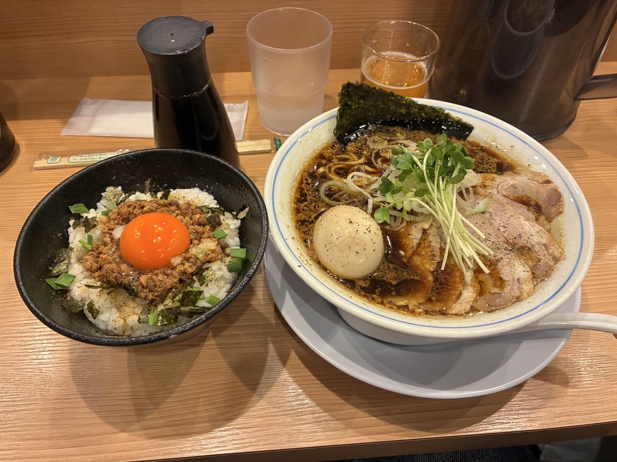 帰宅ー。今日も大盛況でしたね^_^

さて、、、明日は広島。
羽田空港から行くもんで、朝5時過ぎには家出ないと。

新大阪で疲労と腹減りすぎて暴食w
まあ、18時に夕飯ということで良いよね^_^