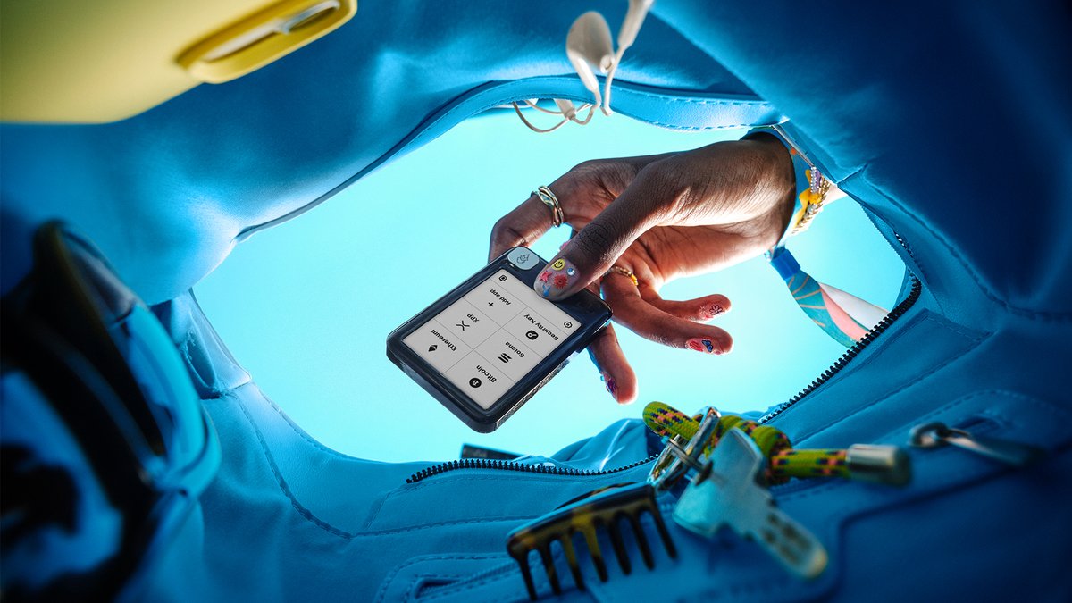 Ledger's tweet image. Your new every day essential - the Ledger Nano Gen5.

Buy, sell, swap and stake on the move with our most playful &amp;amp; accessible secure touch screen signer + Ledger Wallet: shop.ledger.com

Tag a friend who needs to get themselves a Ledger Nano Gen5 👇