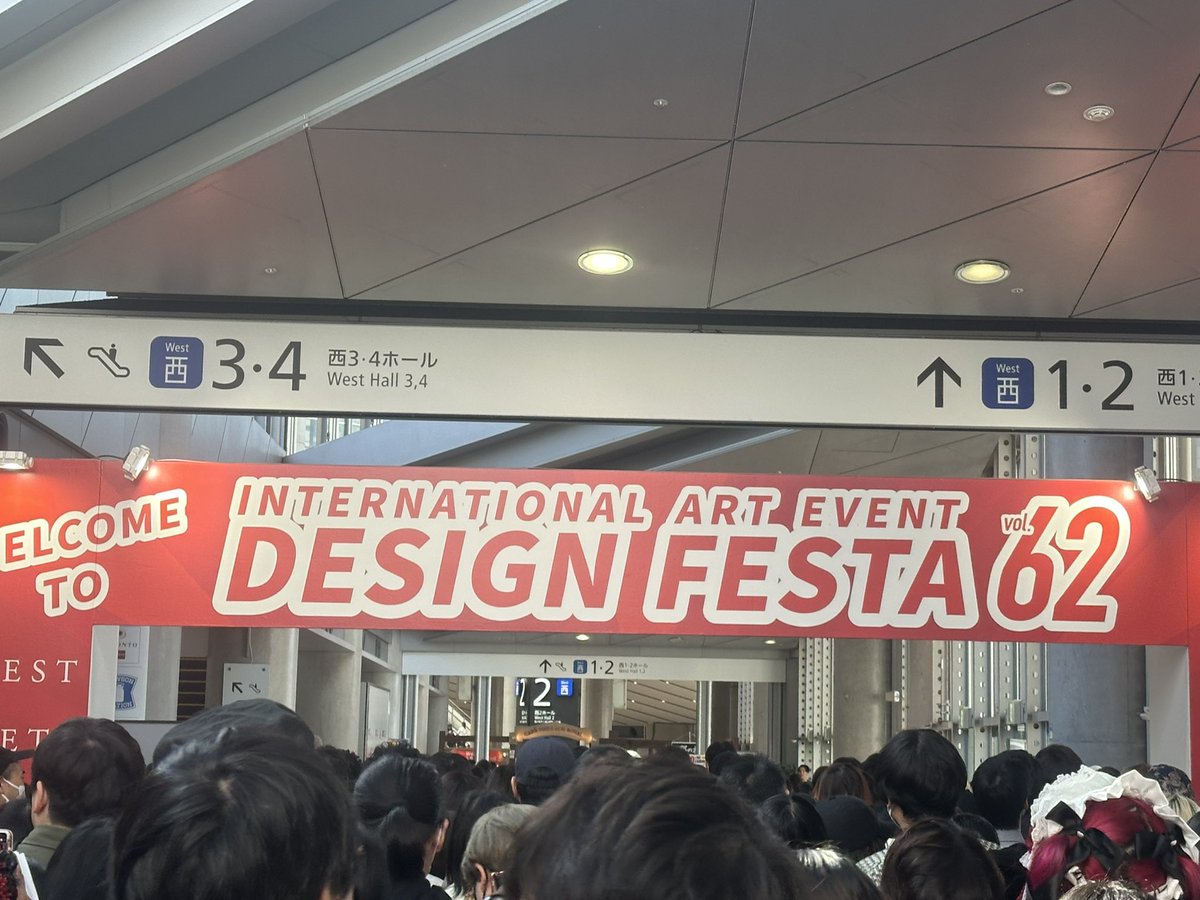 kinkinpy's tweet image. デザフェス狙ってたもの買えた
マンドラグラキはコダマとヘッドホンの子も買えばよかった...
とりあえず目が回るイベントだった
疲れたー...

#デザフェス
#マンドラグラキ
#あらいきりこ
#ピポサル