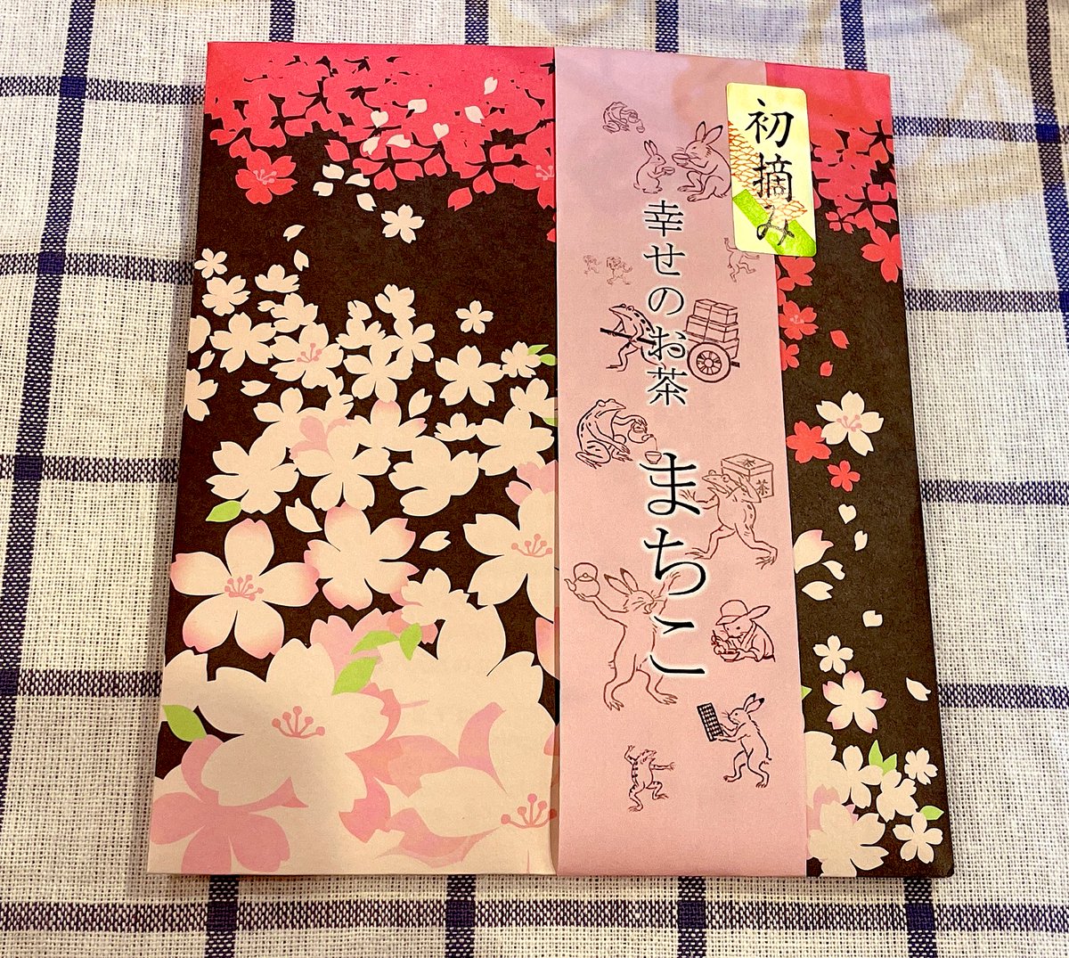 kumicsslove's tweet image. 明日のウェルカムティーは
清水の初摘みまちこちゃんです❣️
緑茶なのに桜の香りがする珍しいお茶です！香料は入ってません。自然の香りです❣️
茶獣戯画がかわいい💕
#静岡茶　#まちこ #清水