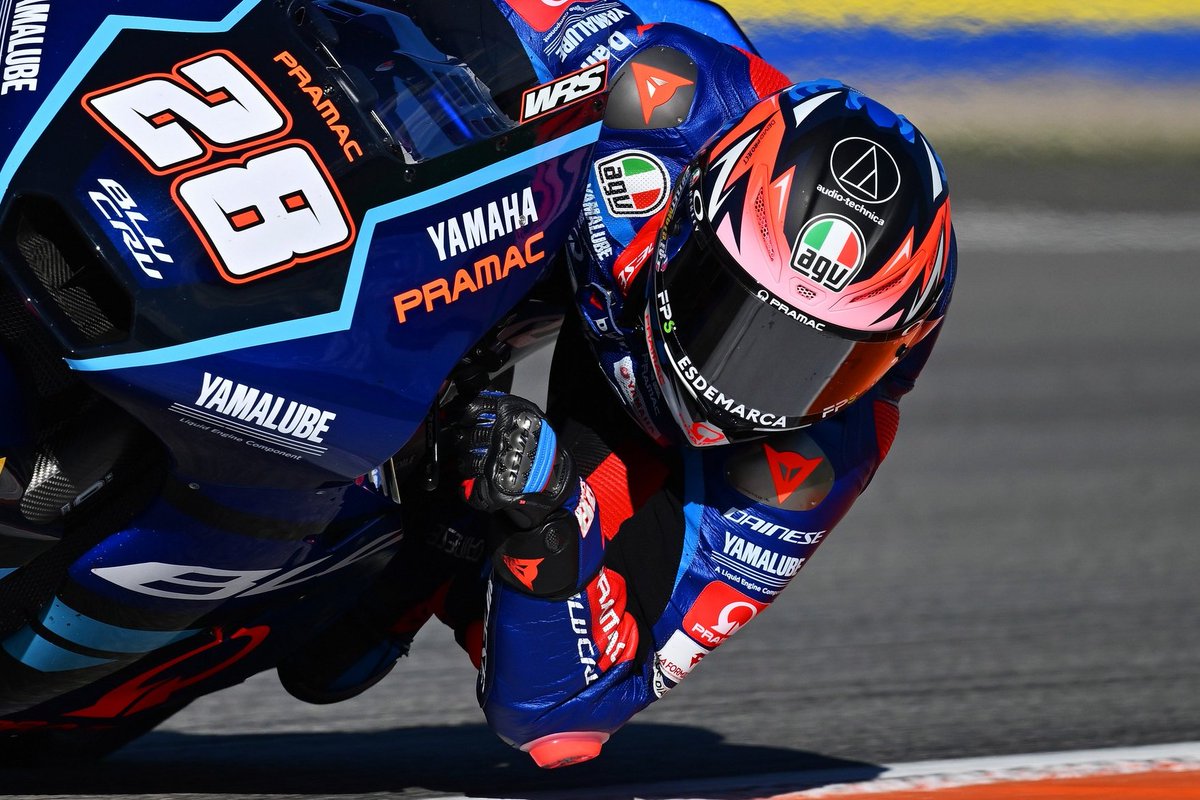 Spain's <a href="/IzanGuevara28/">Izan Guevara</a> is back on the #Moto2 front row thanks to brilliant P2 in the #ValenciaGP QPs! Get in there Izan! #AGVhelmets