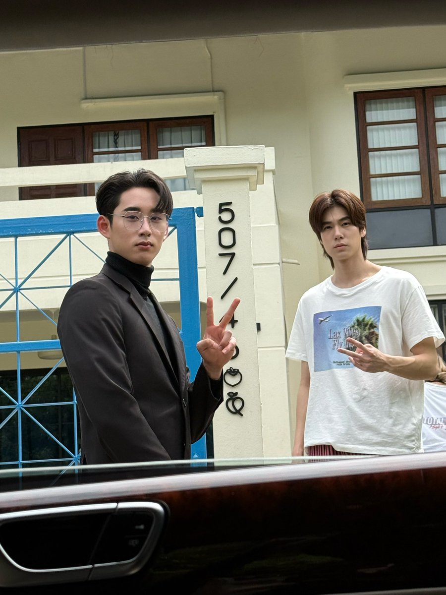 อิอิ

 PONDPHUWIN AT MAT PREMIERE
#MeAndTheeSeriesEP1