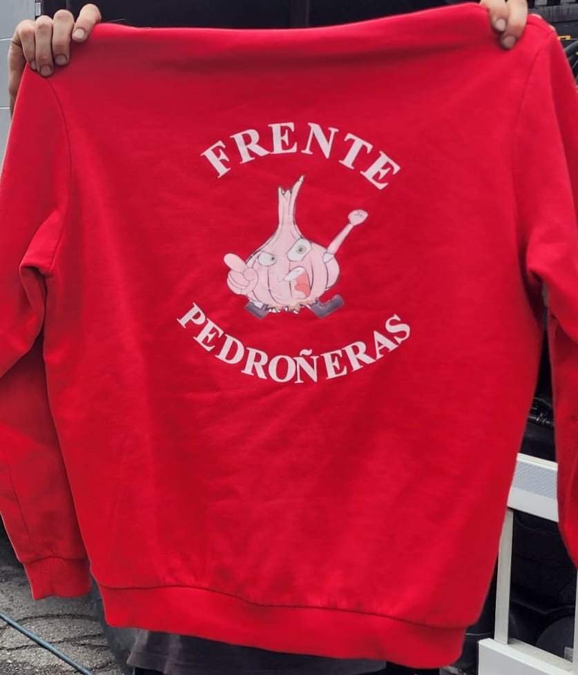 juanjesusperu79's tweet image. Estamos con ustedes @CDPedroneras .  Si se trabaja y se cree, se puede. 🇵🇪❤️🇵🇪🍻💪