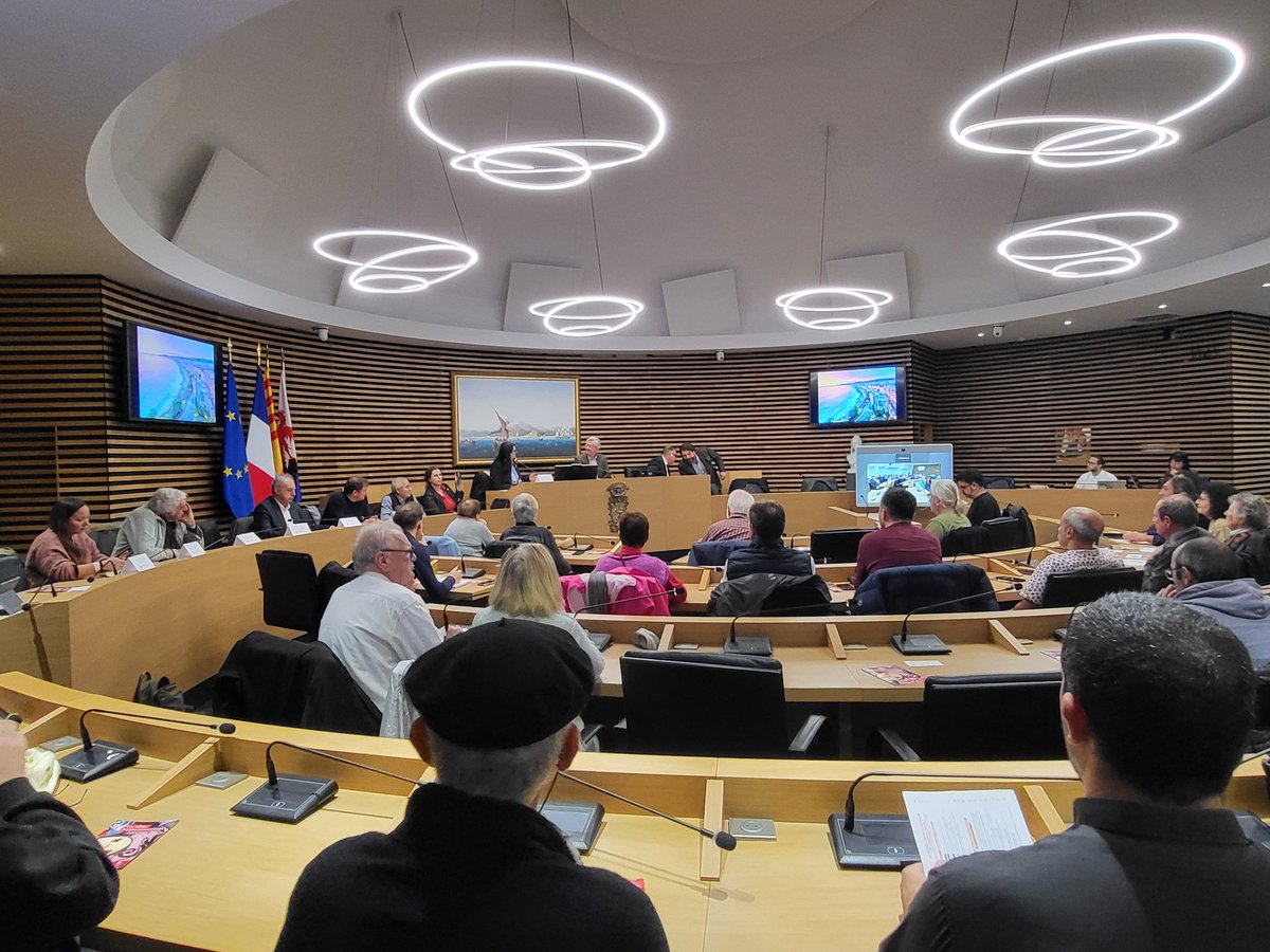 Amassada deu Fòrum d'Oc uei a Nissa qui a per tèma "E pòden las Regions sauvar las lengas de França ?"