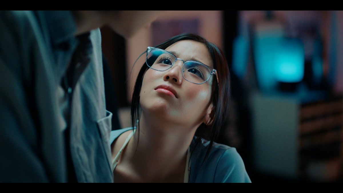 GMMTV's tweet image. พี่พีชได้ยินคำขอร้องของน้องพลับถึงกับช็อก อยากรู้ในหัวคิดไรอยู่ ใช่คิดว่านี่เราจะได้เข้าไปทำงานใกล้ ๆ ตานั่นจริง ๆ เหรอ ไรงี้ป่ะ 👀
#MeAndTheeSeriesEP1
@phuwintang @beonnnie