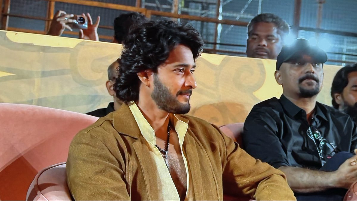 _mrchaturvedi's tweet image. Telugu Film Industry has reached on a level where it simply feels like a dream to even imagine catching up to their speed. 

An event so grand that even unveiling of title and glimpse has a product value so insane that it can put big budget films to shame. 

Absolutely unreal…