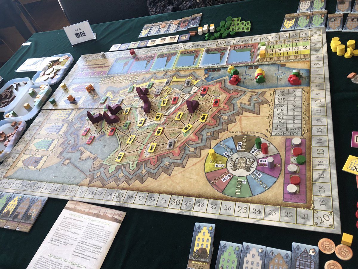 ボドゲラボ行ってきた！

ハンブルグム
ゲルツ作のロンデルアクション。やる事はシンプルだけど盤面が狭いので下手な一手が大きな出遅れになりかねない…。
得点が取れなさそうな盤面になってきたので他の人の船を追い落として収入減らしつつ船点タイルをかき集めてたら罵声浴びながら勝ってしまった😗