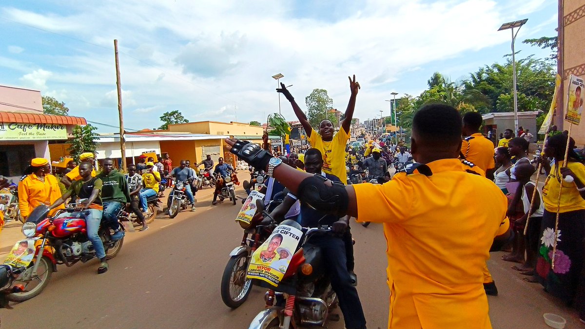GifterAber's tweet image. I am deeply honored to be warmly welcomed by the residents of Limu as we proceed to Limu Medical Flats for the launch of my campaign programs. Thank you #Limu, for your gracious reception.

Together, we will work tirelessly to make Laroo-Pece greater community.

#VoteAberGifter