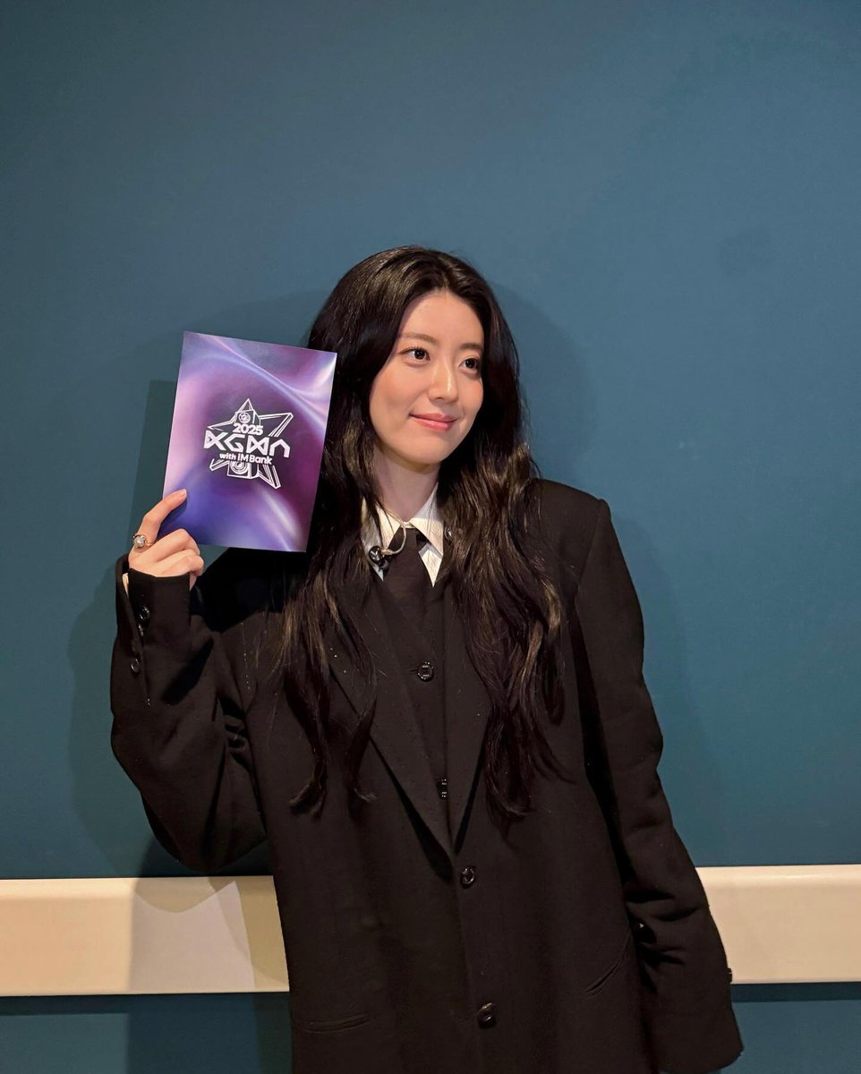 namjirung's tweet image. 분명 정장인데 얼굴이 아기라 먼가 교복같어 앙♡