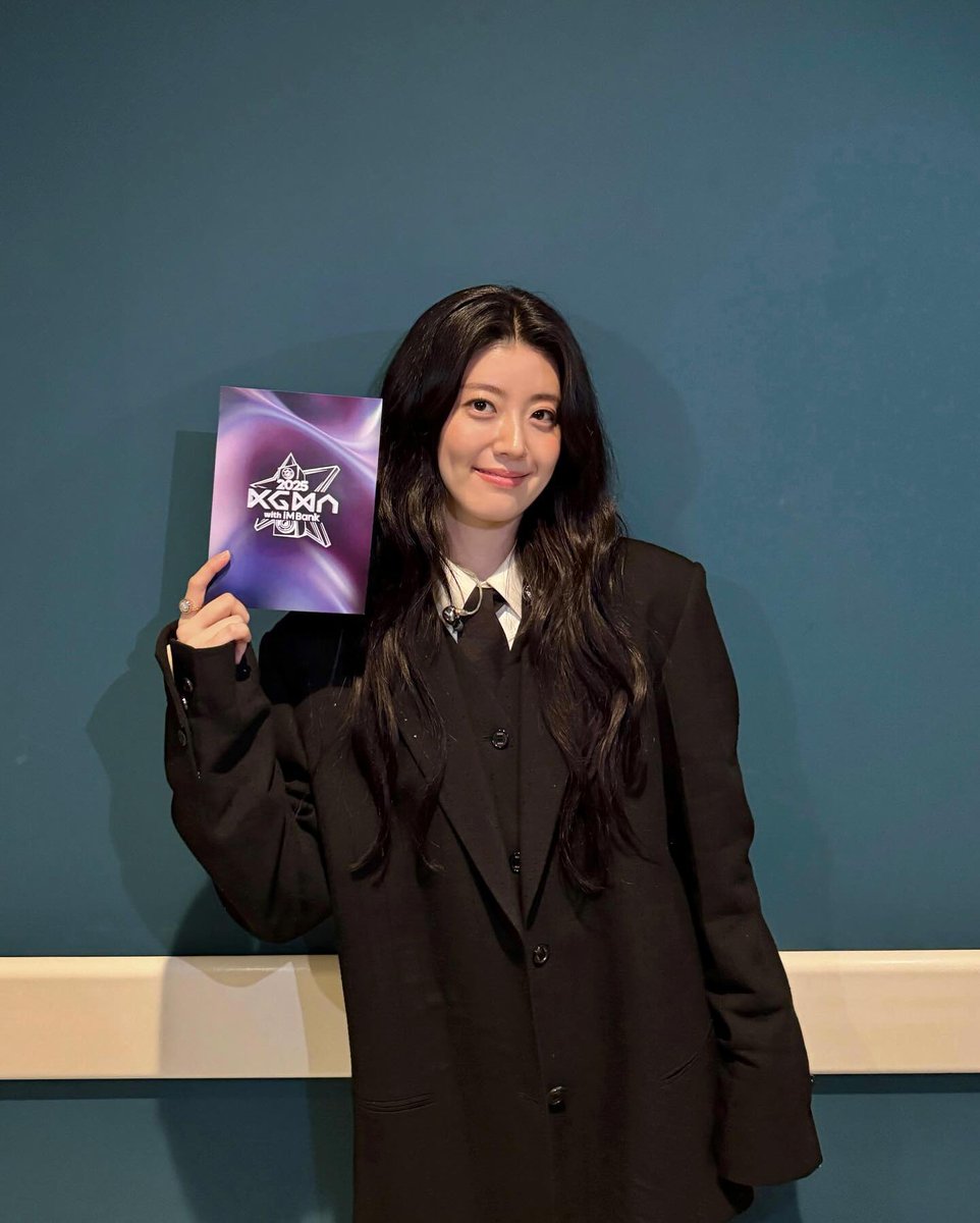 namjirung's tweet image. 분명 정장인데 얼굴이 아기라 먼가 교복같어 앙♡