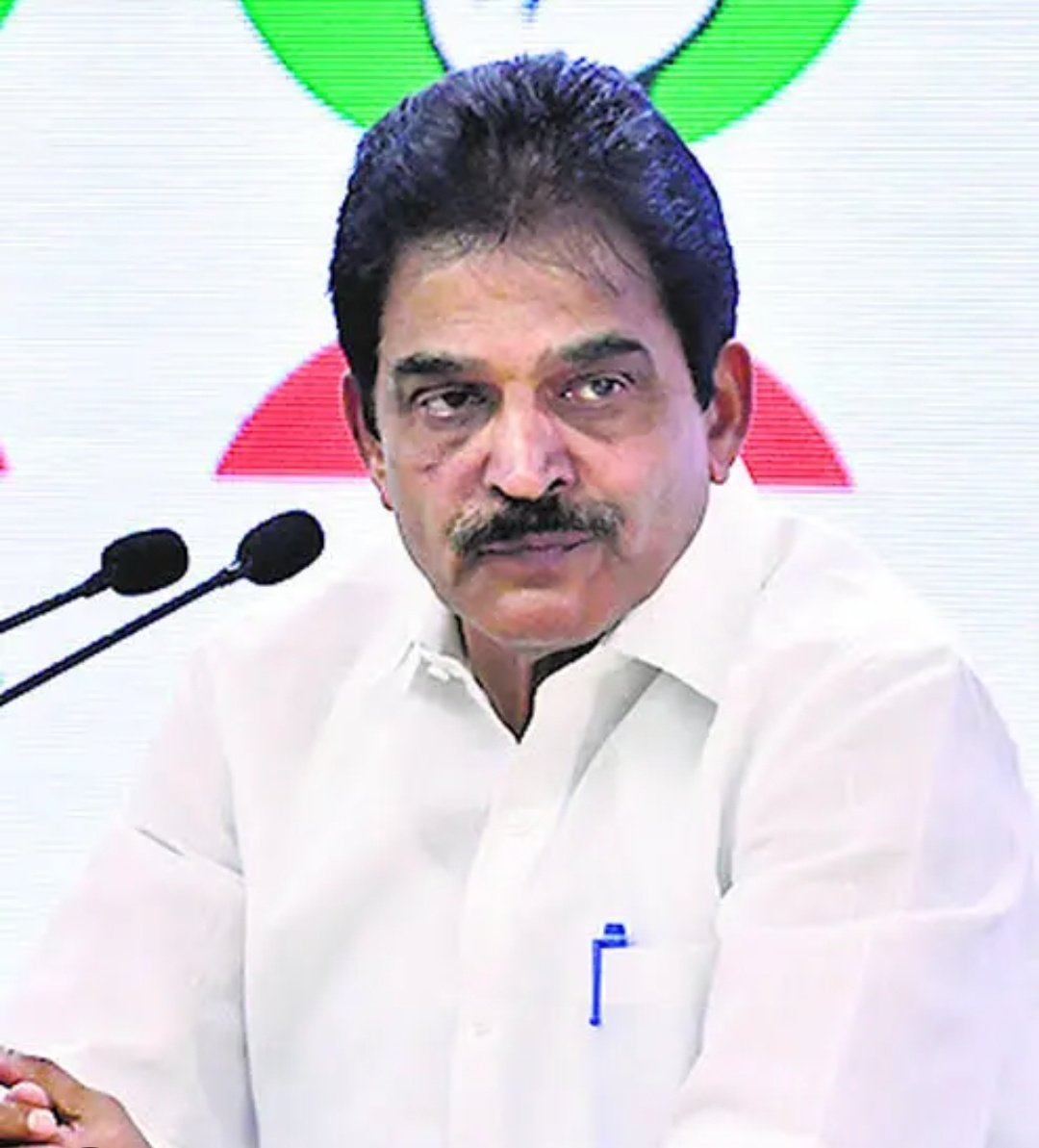अब तो संघटन प्रभारी पद छोड दे।

जो सहमत है वो रिट्वीट करे।

#ResignKCV 
#ResignKCVenugopal 

<a href="/kcvenugopalmp/">K C Venugopal</a> <a href="/RahulGandhi/">Rahul Gandhi</a>