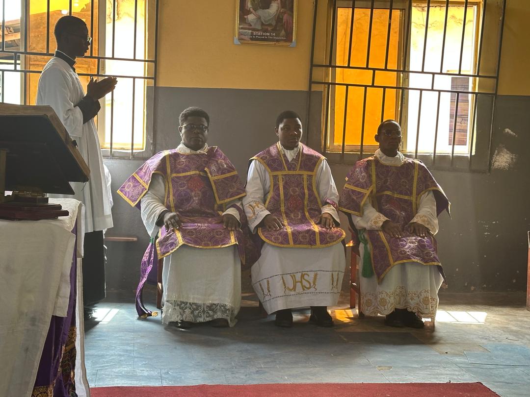 FrOkerulu's tweet image. Pictures from the Day 2 of our Forty Hours Devotion 2025!

0 JESUS ! Thou hast given us in the Holy Eucharist Thy body and blood to be our spiritual nourishment, through which we may have life everlasting.

Keep me in Thy love and Thy grace. I will not be lured away from Thee by…